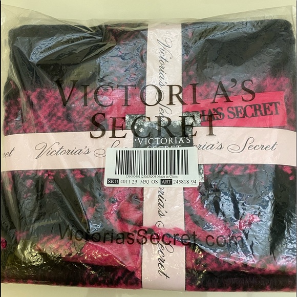 Victoria's Secret Accessories - Victoria’s Secret Fuchsia Buffalo Check Scarf NWT